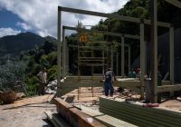 Orang Venezuela Kaya Membangun Rumah di Taman Nasional