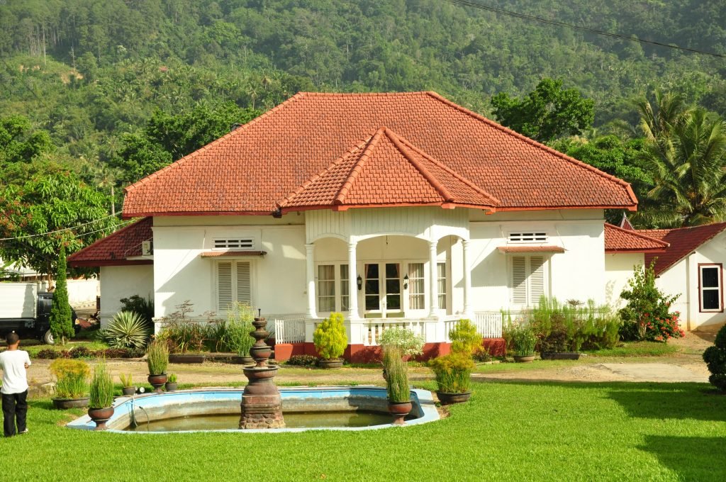 Rumah Kolonial yang Elegan